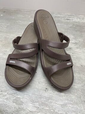 CROCS Women's Brown Triple-Strap Slide Sandals